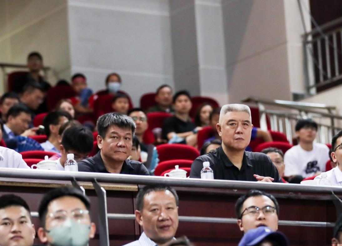 辽篮退役前锋又受伤，CBA有望恢复升降级，男篮前主帅接洽意大利